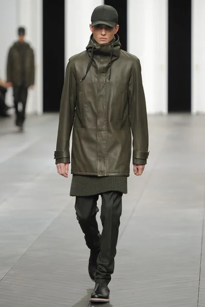 Look 11
